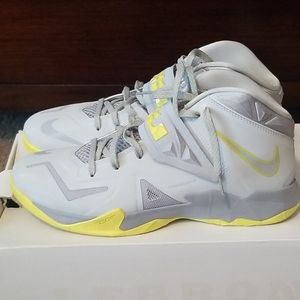 Nike Zoom Soldier 8 LeBron James